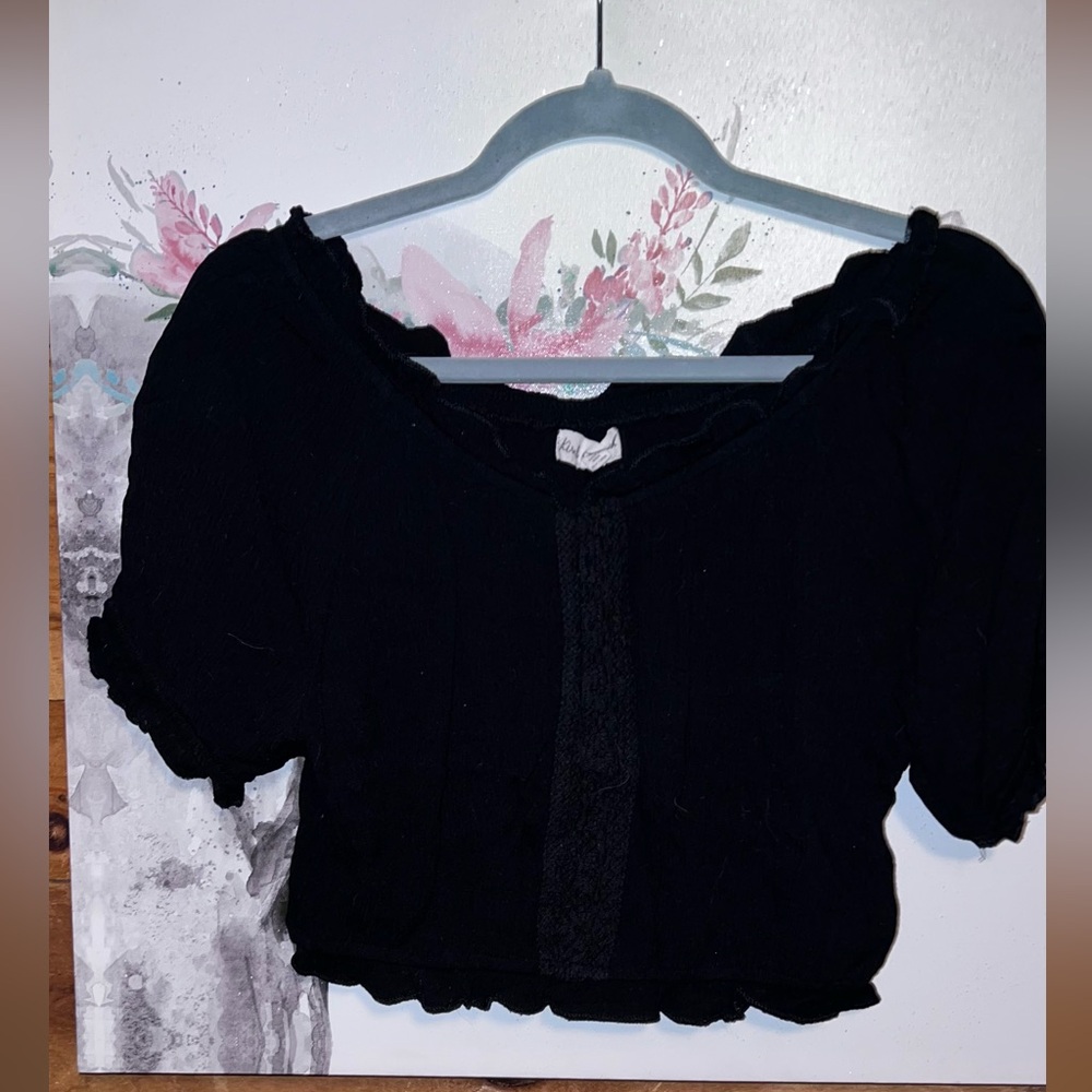 Kiwi Punch Black Short Sleeve Crop Blouse